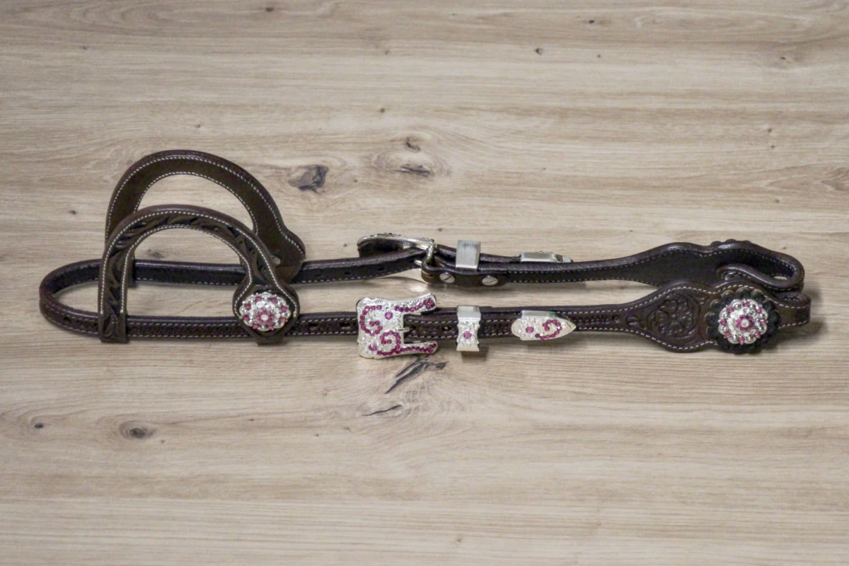 Cattlemans, GVR - Unique Show Zweiohr brown-black bell shape and Buckle Sets Crystal rose, Westerntrense, Quarter Horse, two ear Cattlemans, GVR - Unique Show Zweiohr brown-black bell shape and Buckle Sets Crystal rose, Westerntrense, Quarter Horse, two ear