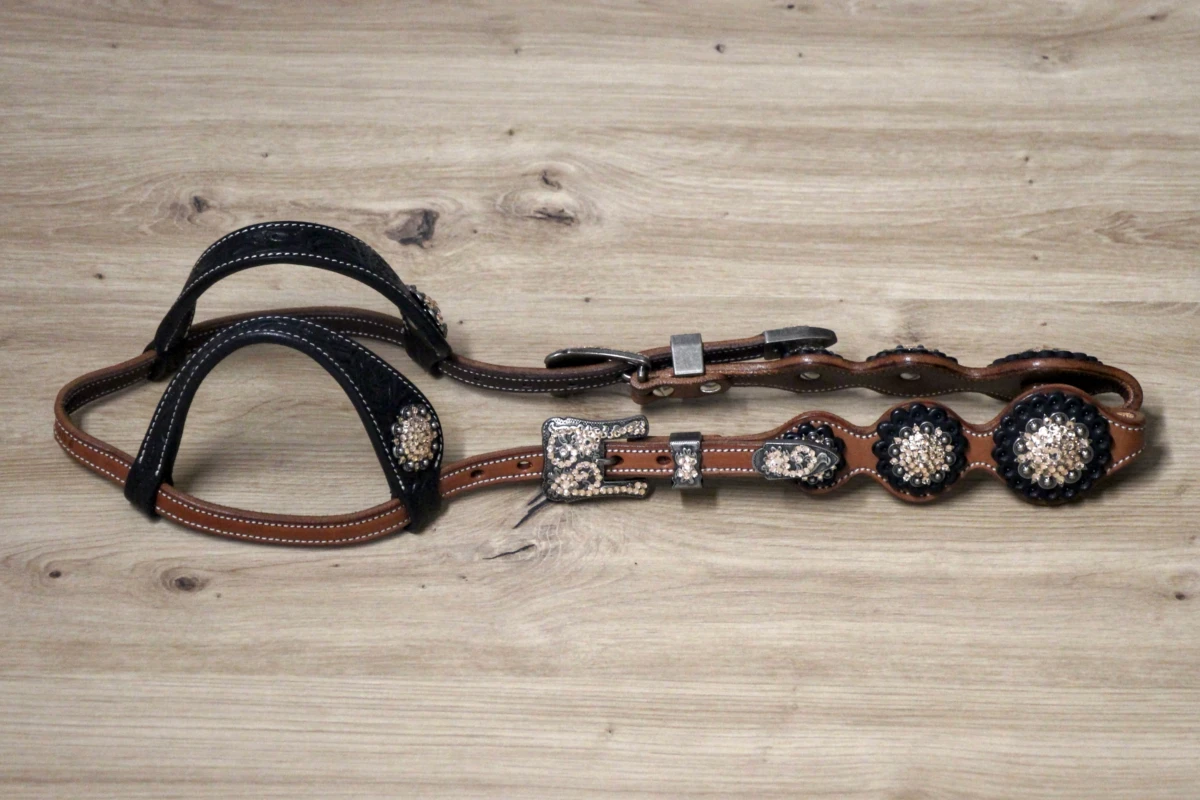 Cattlemans, GVR - Unique Show Zweiohr chestnut-black triple round and Buckle Sets antique peach, Westerntrense, Quarter Horse, two ear Cattlemans, GVR - Unique Show Zweiohr chestnut-black triple round and Buckle Sets antique peach, Westerntrense, Quarter Horse, two ear