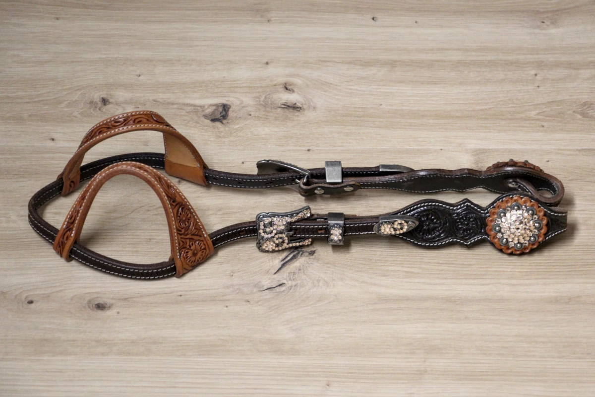 Cattlemans, GVR - Unique Show Zweiohr antique chestnut-brown big scalloped and Buckle Sets Crystal antique peach, Westerntrense, Quarter Horse, two ear, Einzelstueck