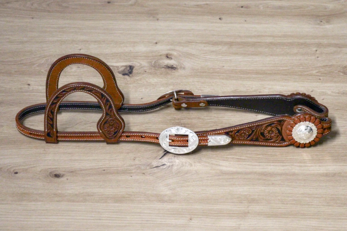 Cattlemans, GVR - Unique Show Zweiohr chestnut-dark chestnut teardrop and Hansen Silver Buckle Sets oval, Westerntrense, Quarter Horse, two ear Cattlemans, GVR - Unique Show Zweiohr chestnut-dark chestnut teardrop and Hansen Silver Buckle Sets oval, Westerntrense, Quarter Horse, two ear