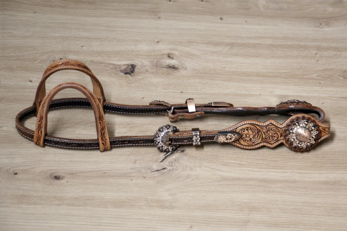 Cattlemans, GVR - Unique Show Zweiohr antique russet-brown big scalloped and Buckle Sets Crystal round copper peach, Westerntrense, Quarter Horse, two ear, Einzelstueck