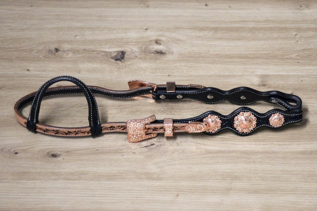 Cattlemans, GVR - Unique Show Zweiohr antique russet-black triple round and Buckle Sets crystal flower rose gold peach, Westerntrense, Quarter Horse, one ear Cattlemans, GVR - Unique Show Zweiohr antique russet-black triple round and Buckle Sets crystal flower rose gold peach, Westerntrense, Quarter Horse, one ear