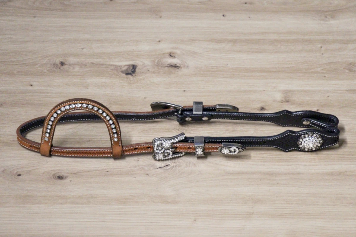 Cattlemans, GVR - Unique Show Einohr chestnut-black scalloped and Buckle Sets Crystal antique white, Westerntrense, Quarter Horse, one ear Cattlemans, GVR - Unique Show Einohr chestnut-black scalloped and Buckle Sets Crystal antique white, Westerntrense, Quarter Horse, one ear