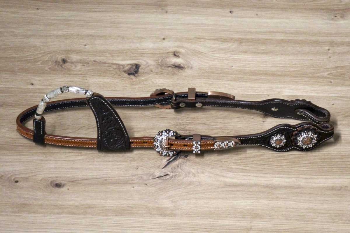 Cattlemans, GVR - Unique Show Einohr chestnut-brown bell shape and Buckle Sets Crystal round copper white, Westerntrense, Quarter Horse, one ear Cattlemans, GVR - Unique Show Einohr chestnut-brown bell shape and Buckle Sets Crystal round copper white, Westerntrense, Quarter Horse, one ear