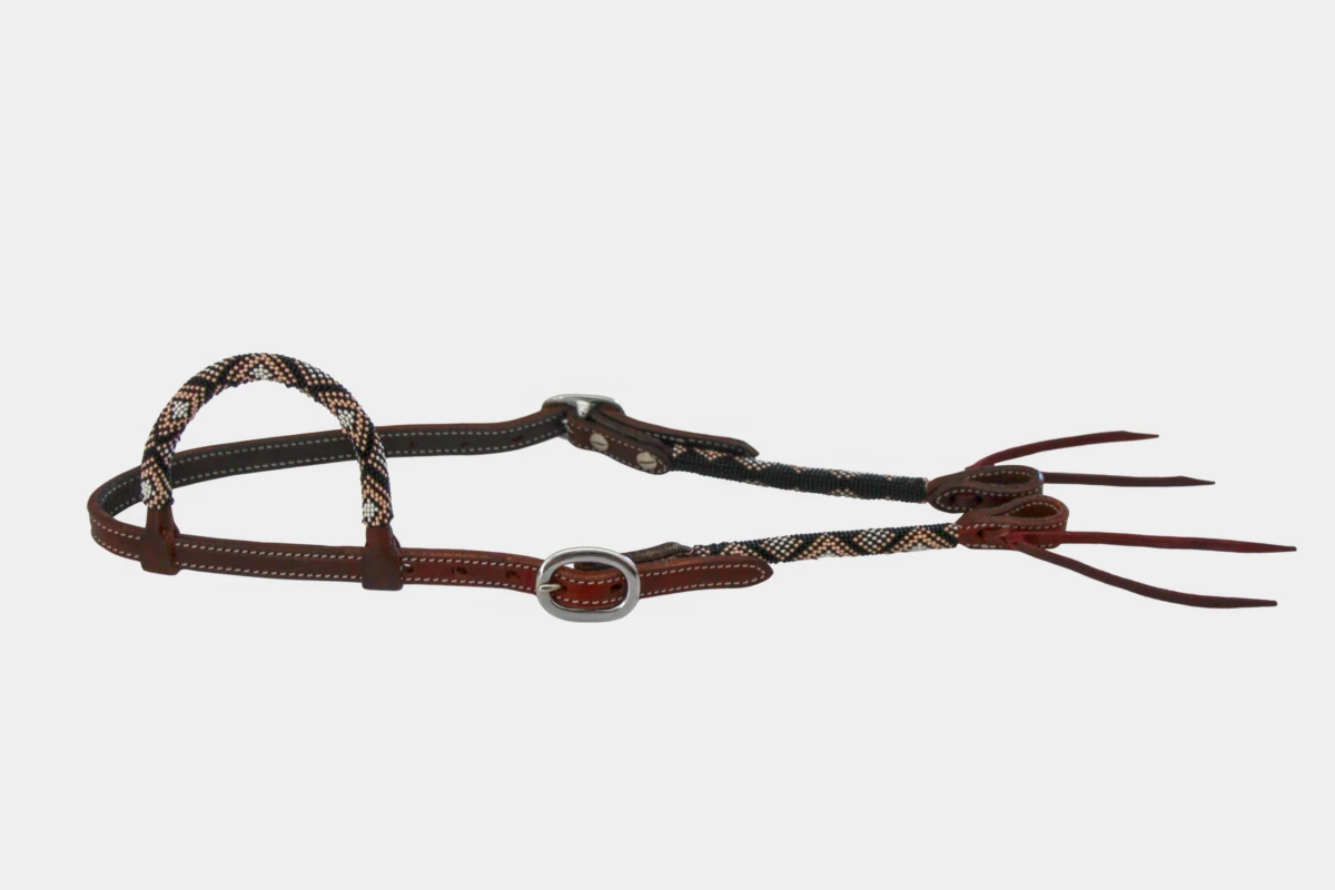 Cattlemans, GVR - Einohr with black, beige and white beads, Karo Design, diamond, one ear, perlen, schwarz, weiß, dark chestnut Cattlemans, GVR - Einohr with black, beige and white beads, Karo Design, diamond, one ear, perlen, schwarz, weiß, dark chestnut