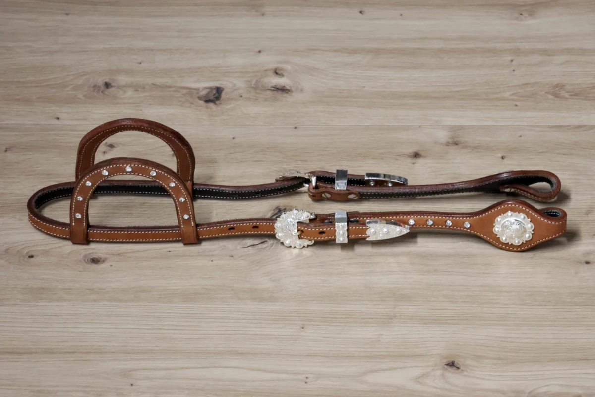 Cattlemans, GVR - Unique Show Zweiohr chestnut futurity oval crystal white and Buckle set silver round, Westerntrense, Quarter Horse, two ear