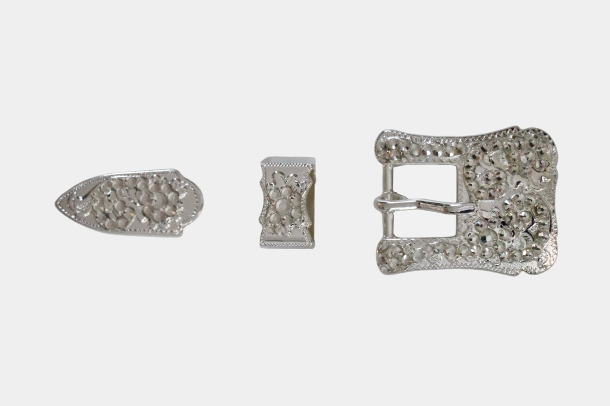 Buckle set crystal white