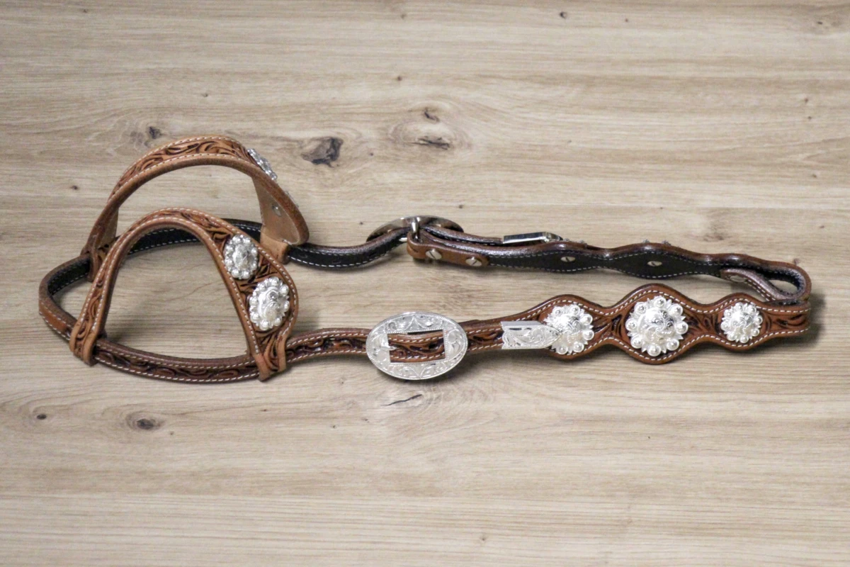 Cattlemans, GVR - Unique Show Zweiohr antique chestnut fivefold and Buckle Sets silver oval, Westerntrense, Quarter Horse, two ear Cattlemans, GVR - Unique Show Zweiohr antique chestnut fivefold and Buckle Sets silver oval, Westerntrense, Quarter Horse, two ear