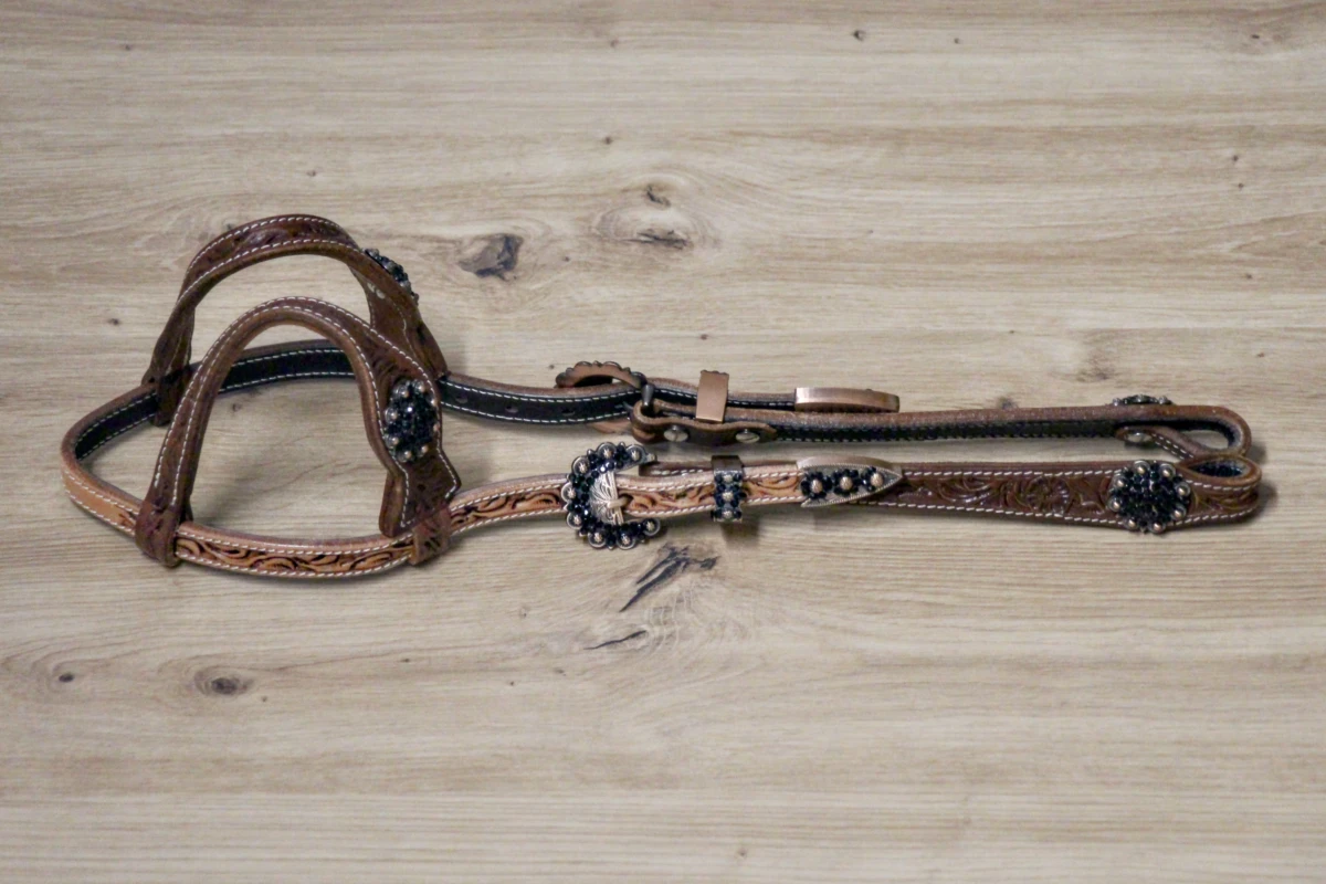 Cattlemans, GVR - Unique Show Zweiohr antique russet-dark chestnut small teardrop and Buckle Sets Crystal round copper black, Westerntrense, Quarter Horse, two ear Cattlemans, GVR - Unique Show Zweiohr antique russet-dark chestnut small teardrop and Buckle Sets Crystal round copper black, Westerntrense, Quarter Horse, two ear