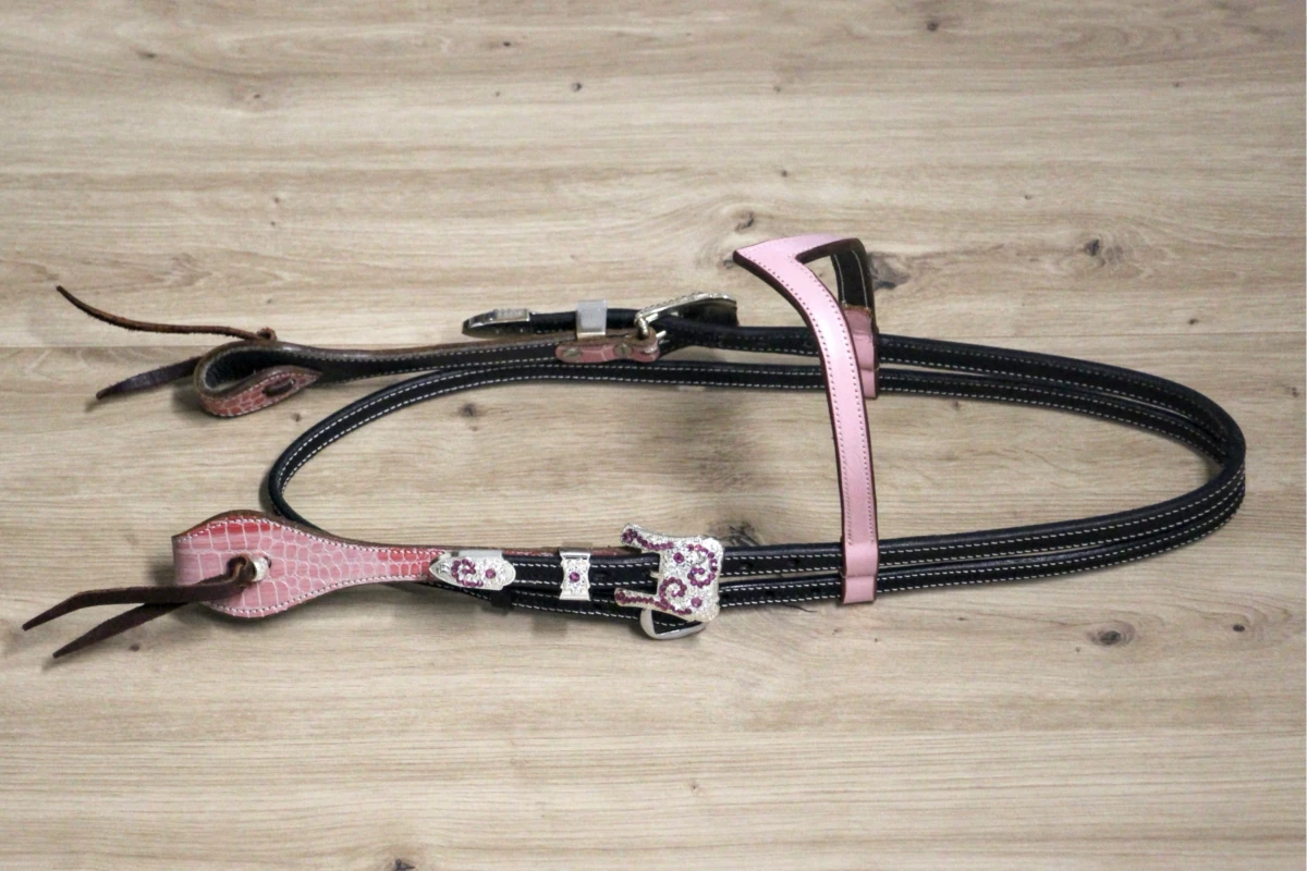 Cattlemans, GVR - Unique Show V-Stirnband black-pink oval and Buckle Sets Crystal rose, Westerntrense, Quarter Horse, browband Cattlemans, GVR - Unique Show V-Stirnband black-pink oval and Buckle Sets Crystal rose, Westerntrense, Quarter Horse, browband